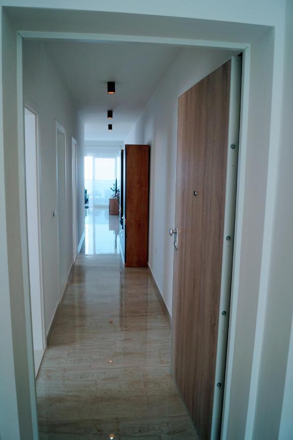 Apartment Ivona With Beautiful Seaview Makarska Esterno foto