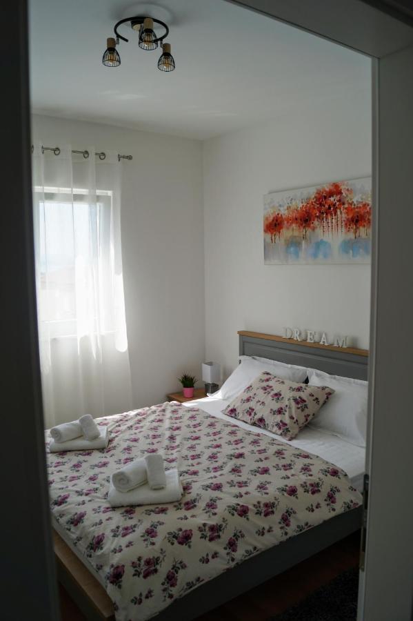 Apartment Ivona With Beautiful Seaview Makarska Esterno foto