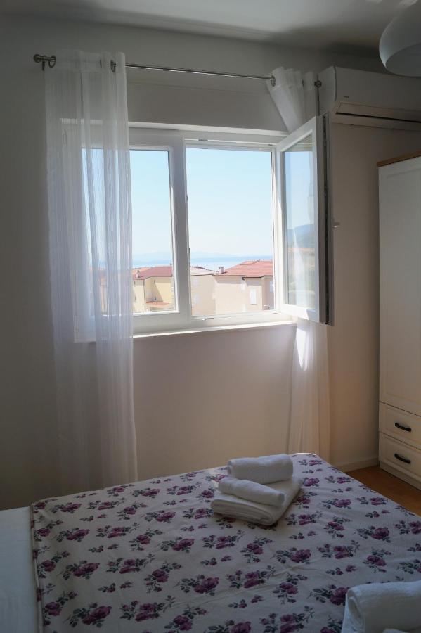 Apartment Ivona With Beautiful Seaview Makarska Esterno foto