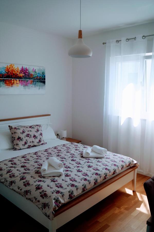 Apartment Ivona With Beautiful Seaview Makarska Esterno foto