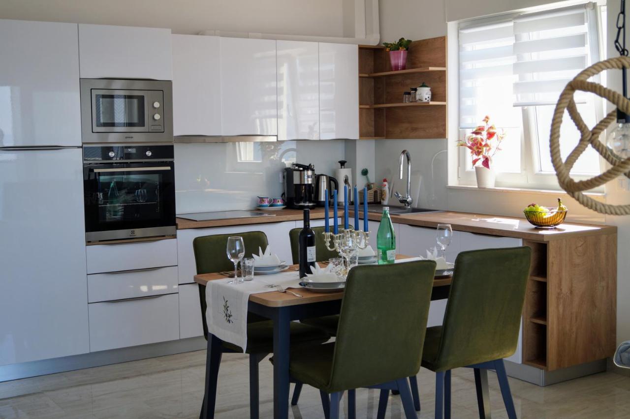 Apartment Ivona With Beautiful Seaview Makarska Esterno foto